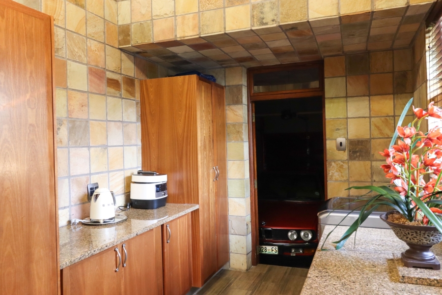 4 Bedroom Property for Sale in Heuwelsig Free State